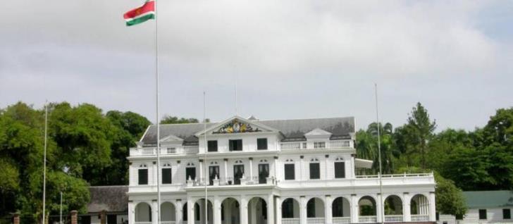 Политика Суринам