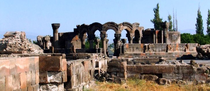 памятники Армении