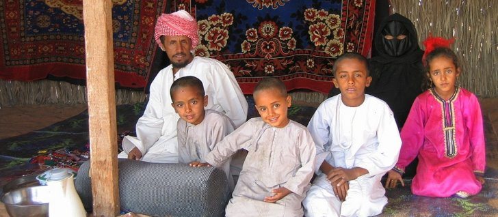 население Оман