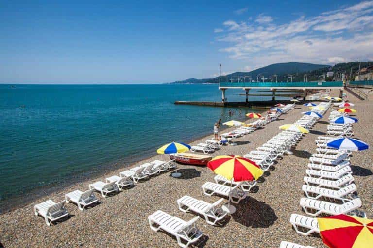 Особенности Сочи 🏨: инфраструктура, развлечения и погода 🌞