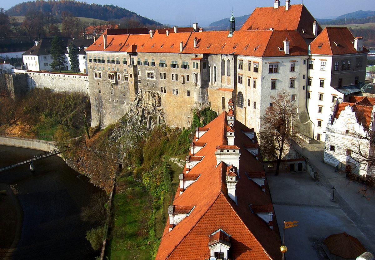На фото изображен Крумловский замок