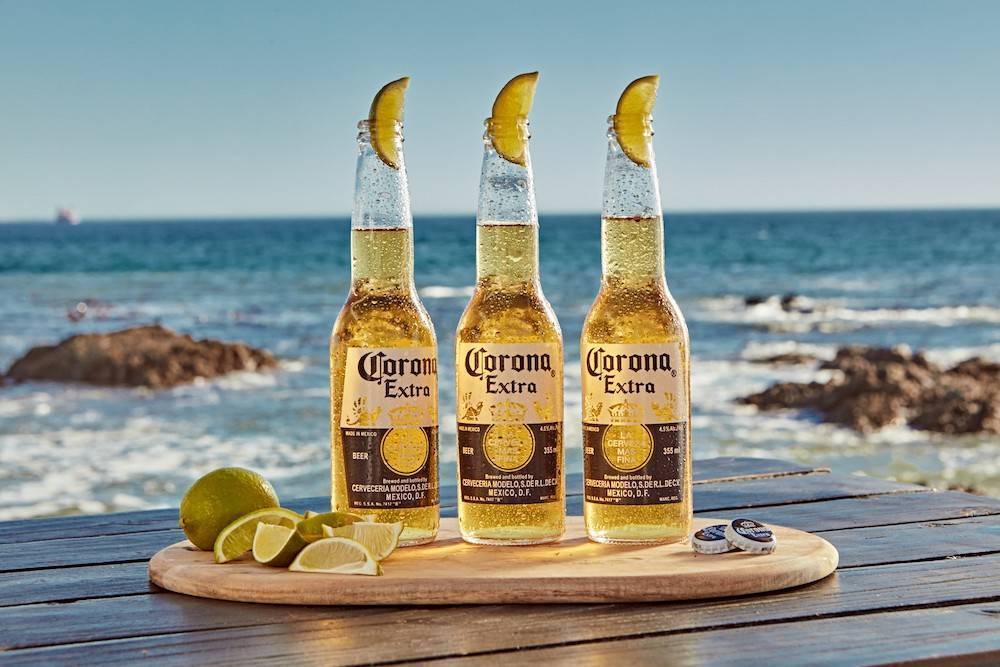 Как пить пиво корона. Corona Extra 0.45. Corona Extra 0.5. Пиво корона Экстра Мексика. Корона Экстра 0.33.