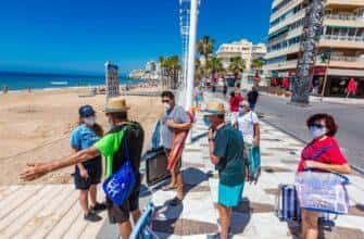 В Испании туристы возмущены введением санитарных паспортов